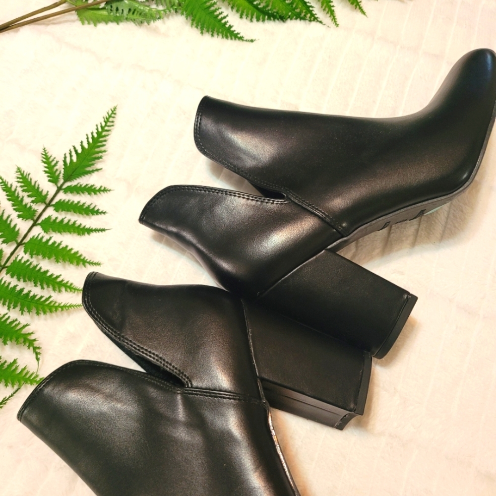 Boots - Picture 6 of 8